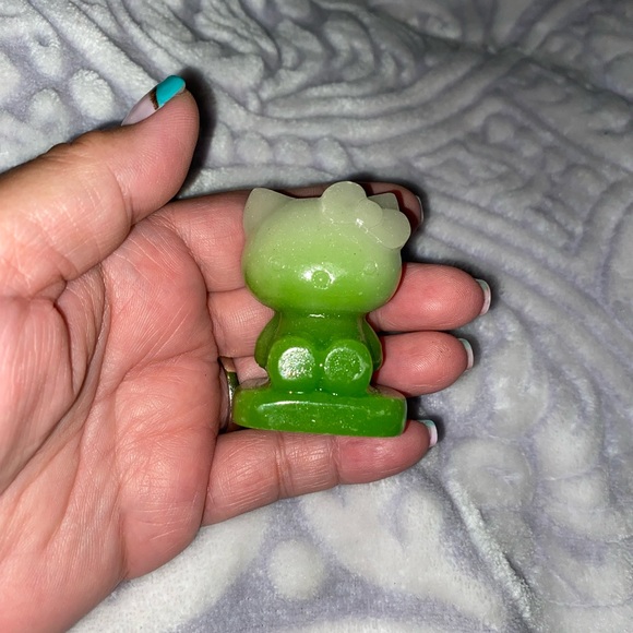 Luminous (Glow In The Dark) Hello Kitty - Picture 3 of 5